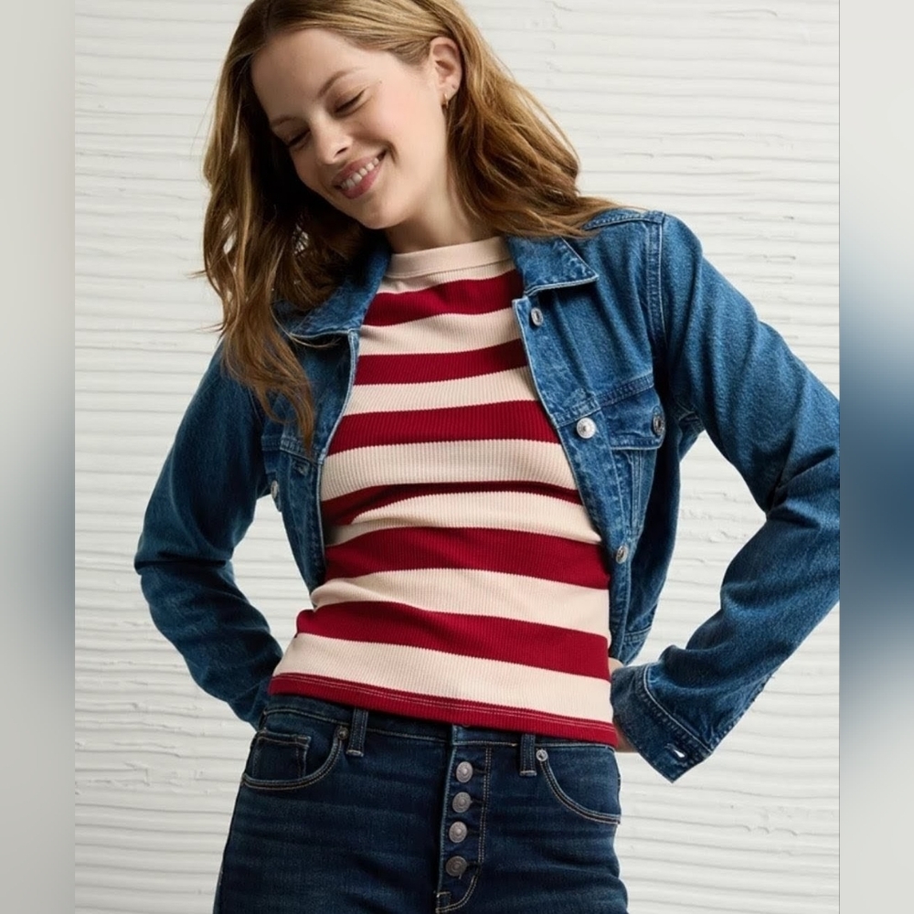 American Eagle Outfitters Red and Cream Striped Tee